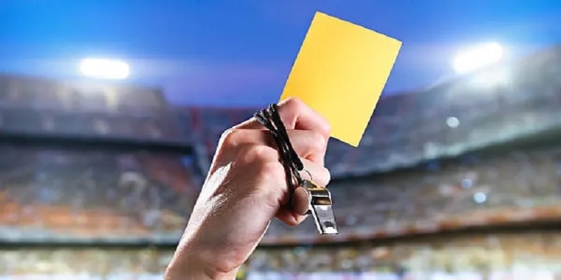 Thực hiện sút phạt đền sai quy tắc có thể bị phạt thẻ vàng Thực hiện sút phạt đền sai quy tắc có thể bị phạt thẻ vàng